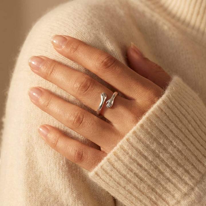 HUG HANDS RING
